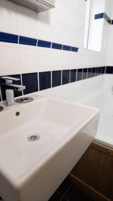 Cosy Cottage In Central Reading Free Parking & Fast Wifi Εξωτερικό φωτογραφία