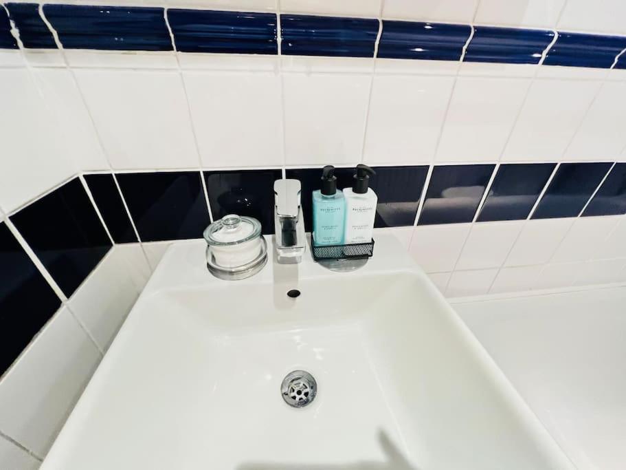 Cosy Cottage In Central Reading Free Parking & Fast Wifi Εξωτερικό φωτογραφία